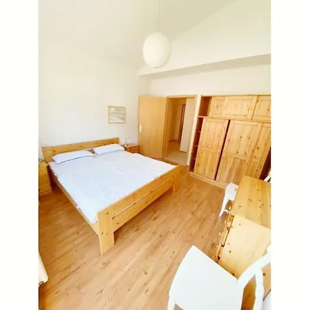 Waldstrasse 12 11 דירה