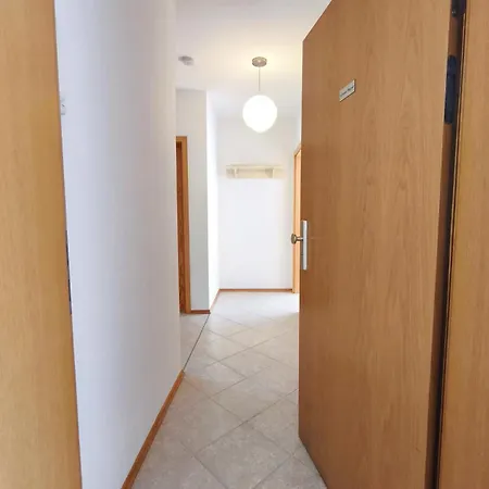 Waldstrasse 12 11 * 科瑟罗